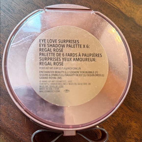 MAC Eye Shadow Compact - Picture 2 of 3